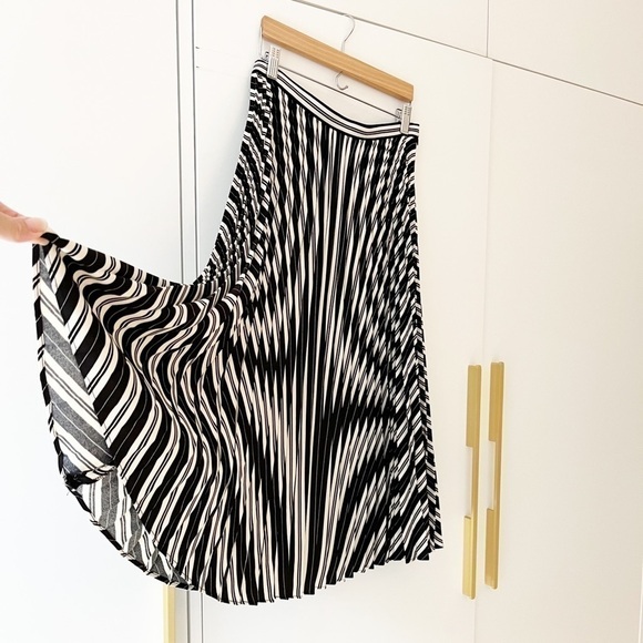 Bnwot Club Monaco Annina Pleated Skirt - Picture 13 of 14